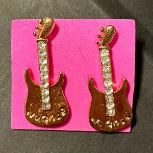 👋 3 x $15👋 Rose gold guitar earrings 🎸